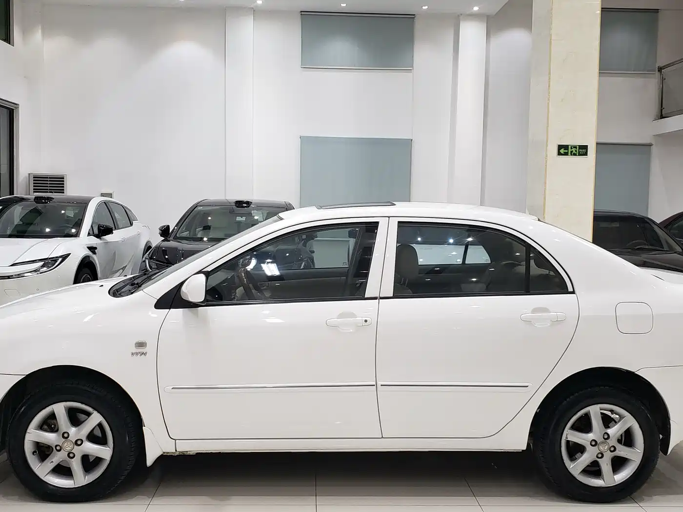 Toyota Corolla 2011 1.6L Automatic Luxury Edition фото 13