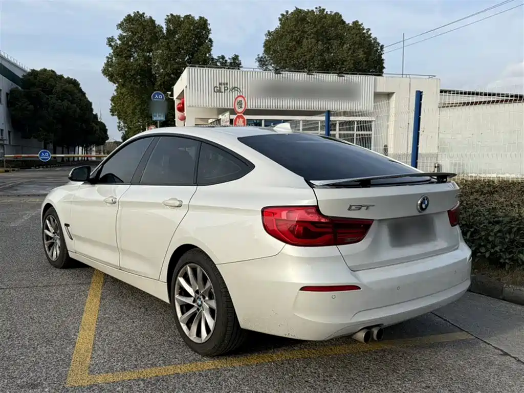 BMW 3 Series GT 2018 320i Fashion фото 5