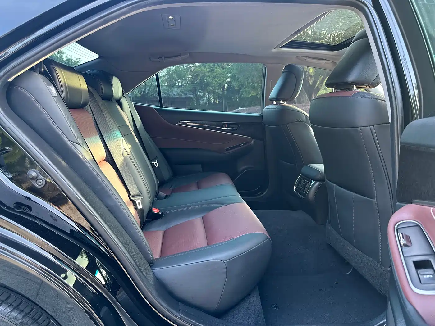 Toyota Crown 2018 2.0T Sport Edition фото 7