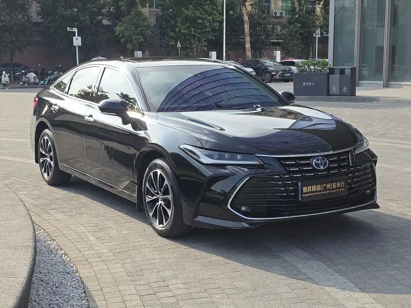 Toyota Avalon 2022 Hybrid 2.5L Luxury Edition фото 3