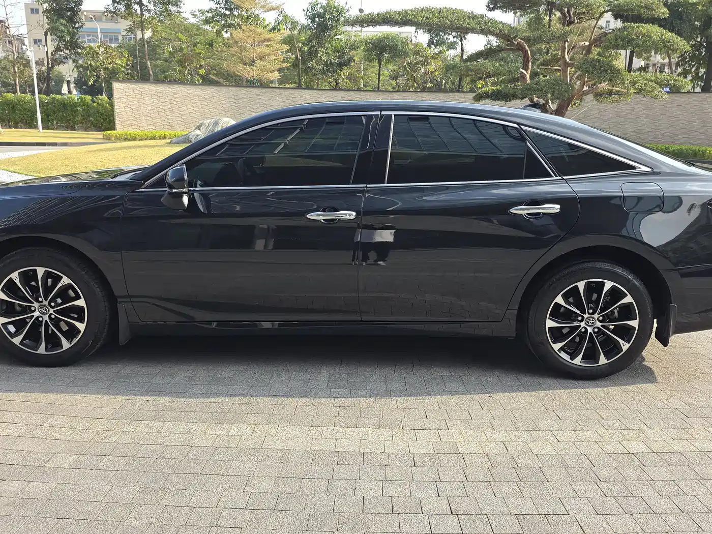 Toyota Avalon 2022 Hybrid 2.5L Luxury Edition фото 4