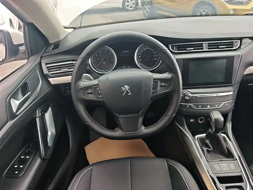Peugeot 408 2016 1.6T Automatic Luxury Edition фото 11