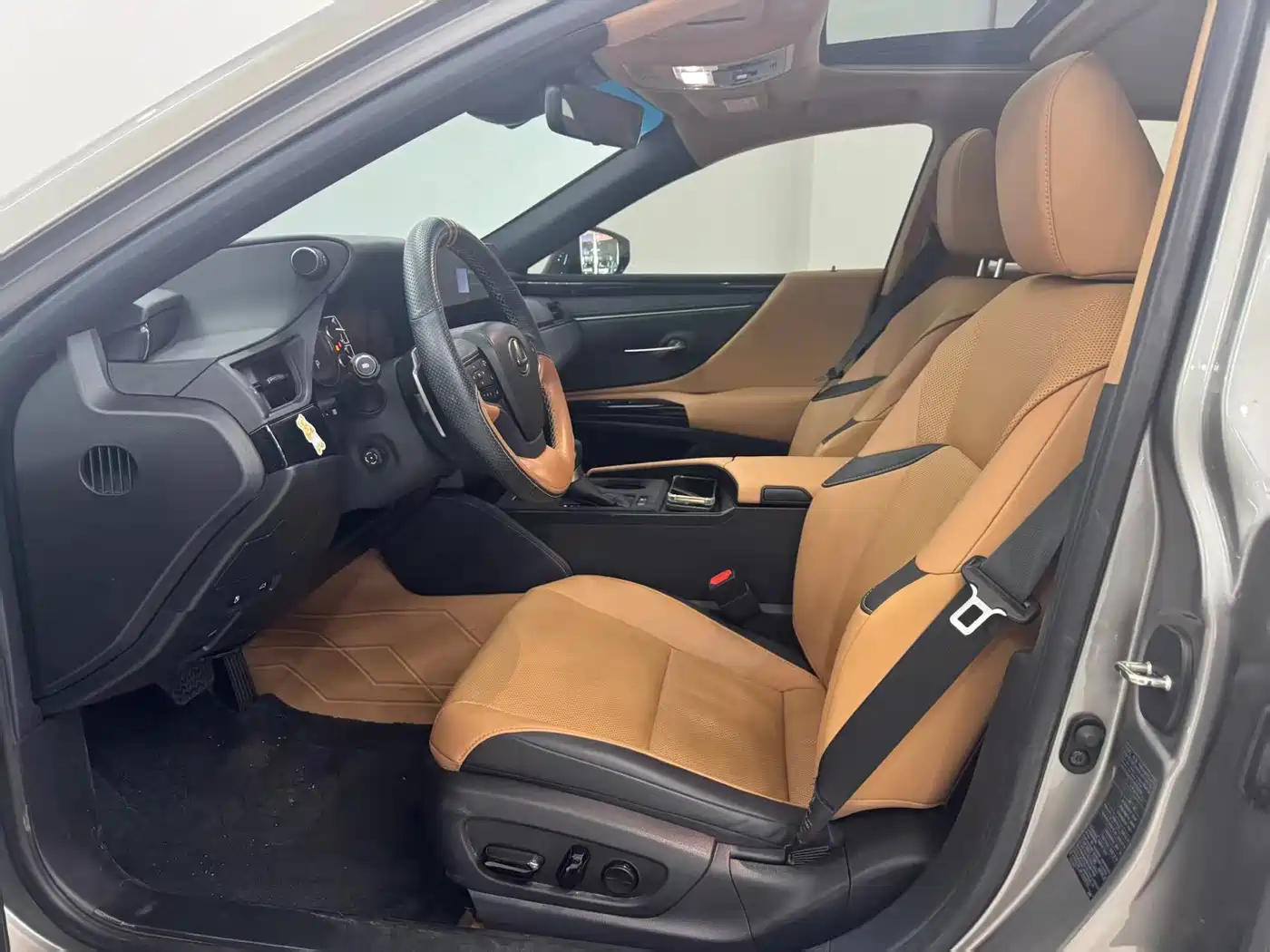 Фото 6 - Lexus ES