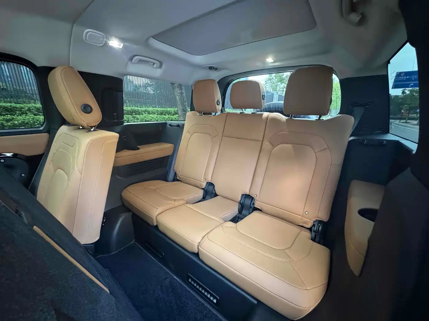 Land Rover Defender 2023 Model Year 130 3.0T P400 HSE фото 6