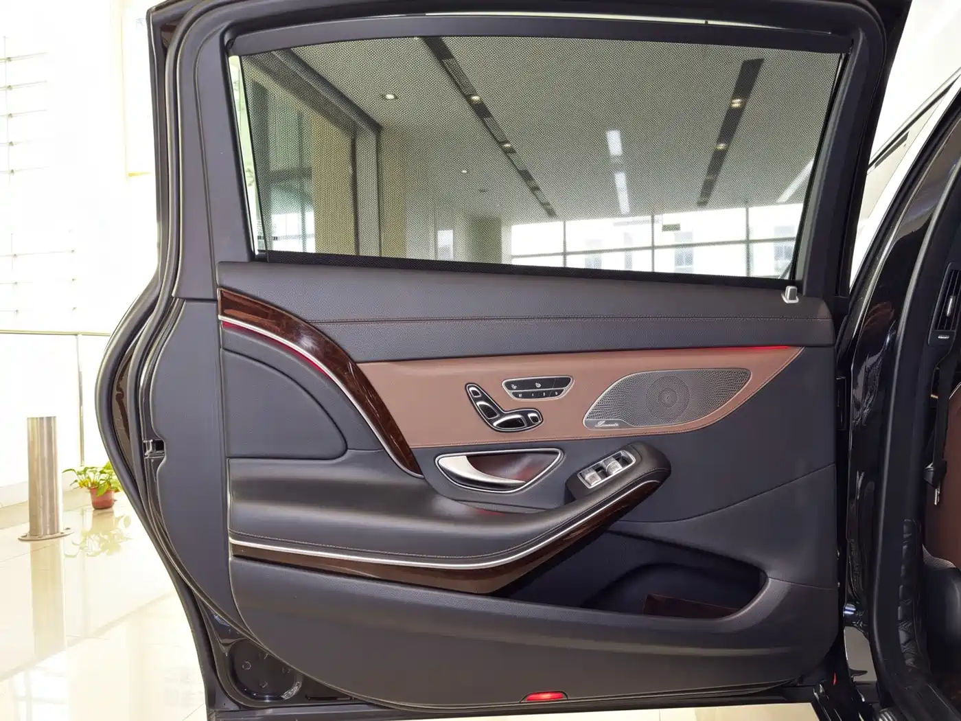 Mercedes-Benz Maybach S-Class 2016 S 400 4MATIC фото 16
