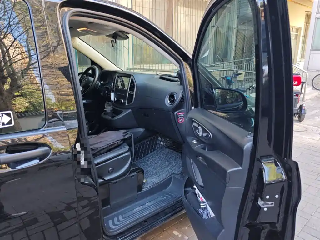 Mercedes-Benz Vito 2023 2.0T Business 7-Seater фото 22
