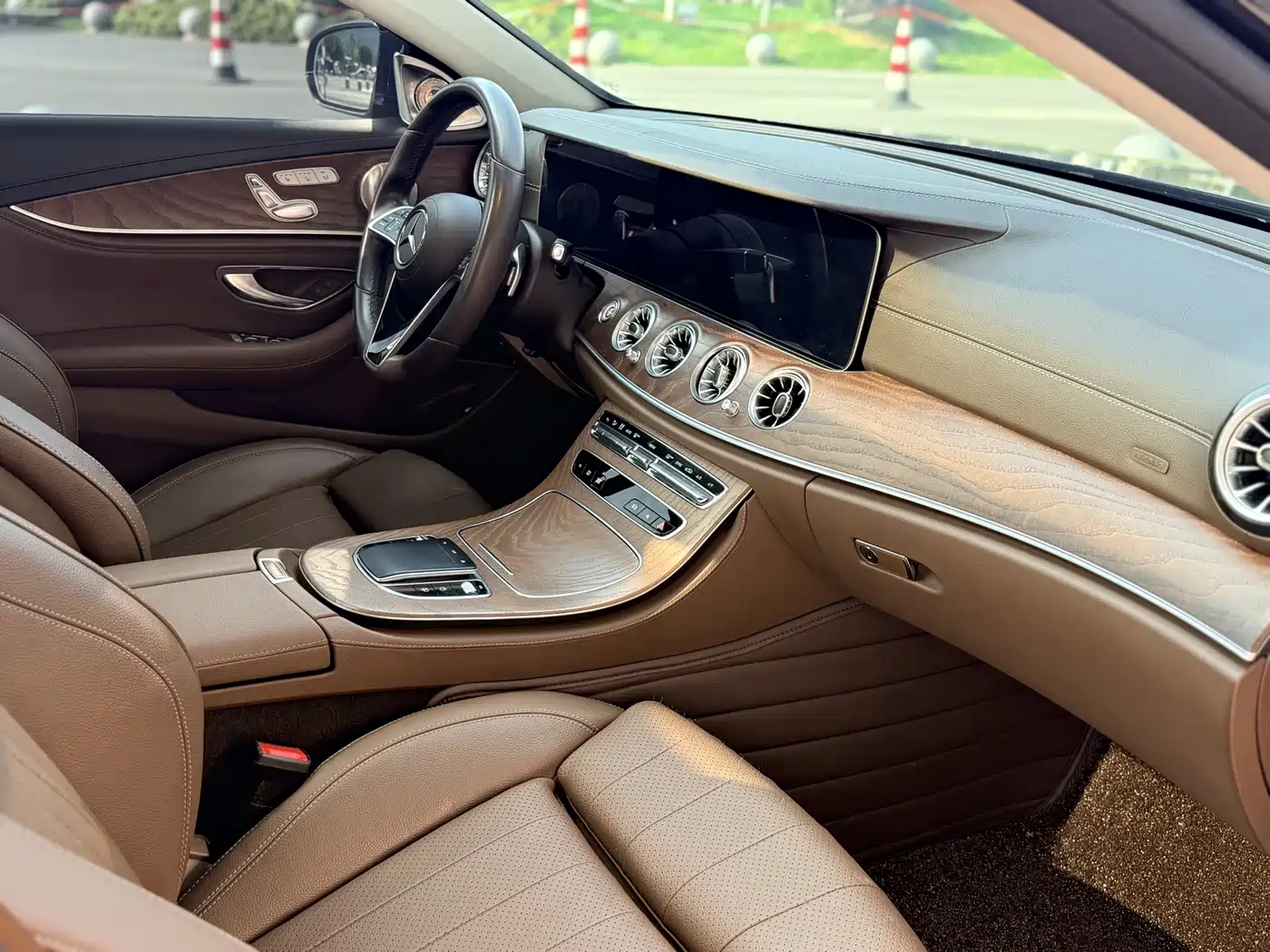 Mercedes-Benz E-Class 2022 Second Facelift E 300 L Luxury фото 12