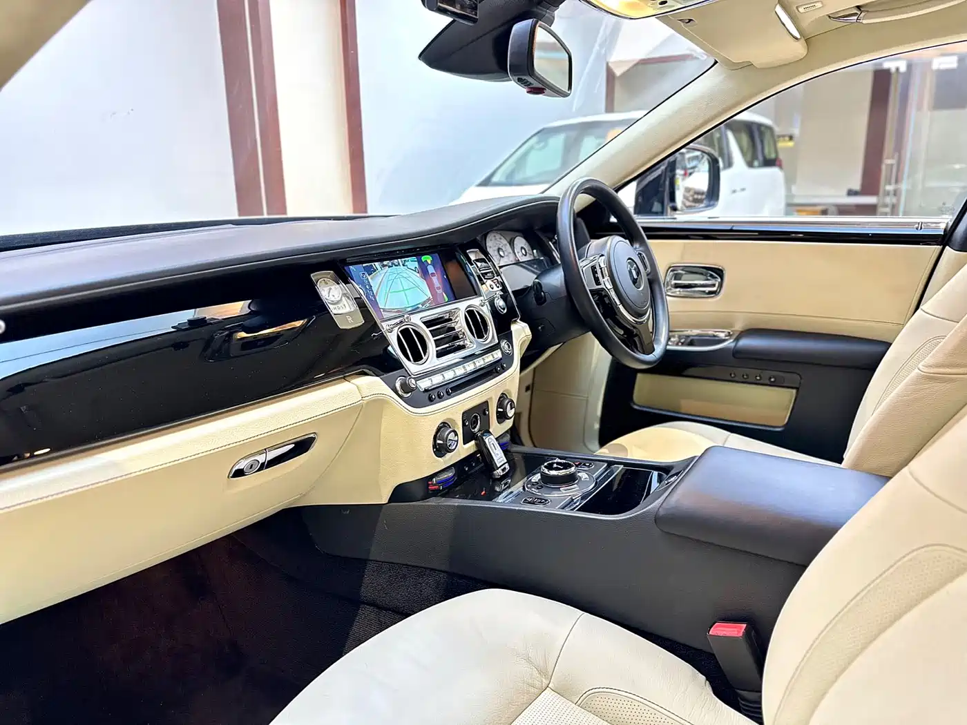 Rolls-Royce Ghost 2010 Model 6.6T Standard фото 7