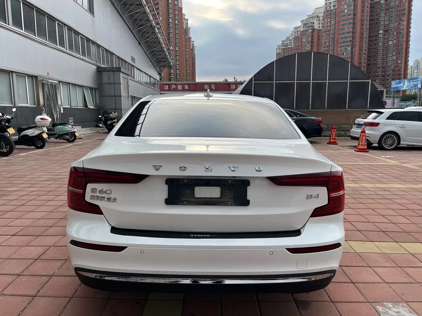 Volvo S60 2023 2023 B4 Smart Comfort Luxury Edition