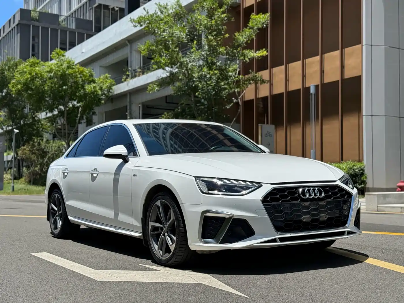 Audi A4L 2020 40 TFSI Fashion Dynamic Edition фото 3