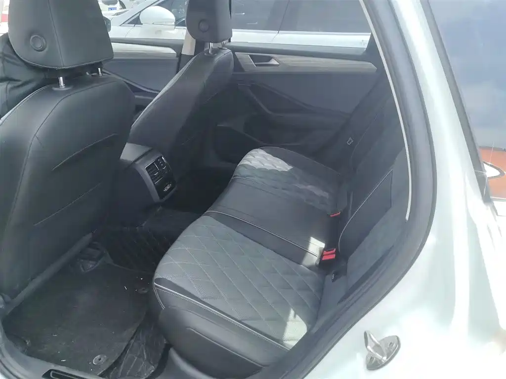Volkswagen Sagitar 2023 Model Year 280TSI DSG Surpass Edition фото 13