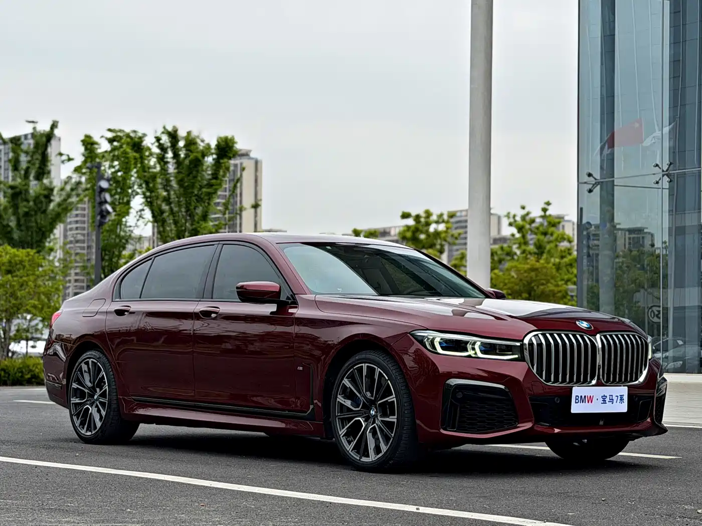 BMW 7 Series 2019 740Li xDrive Executive M Sport Package фото 3