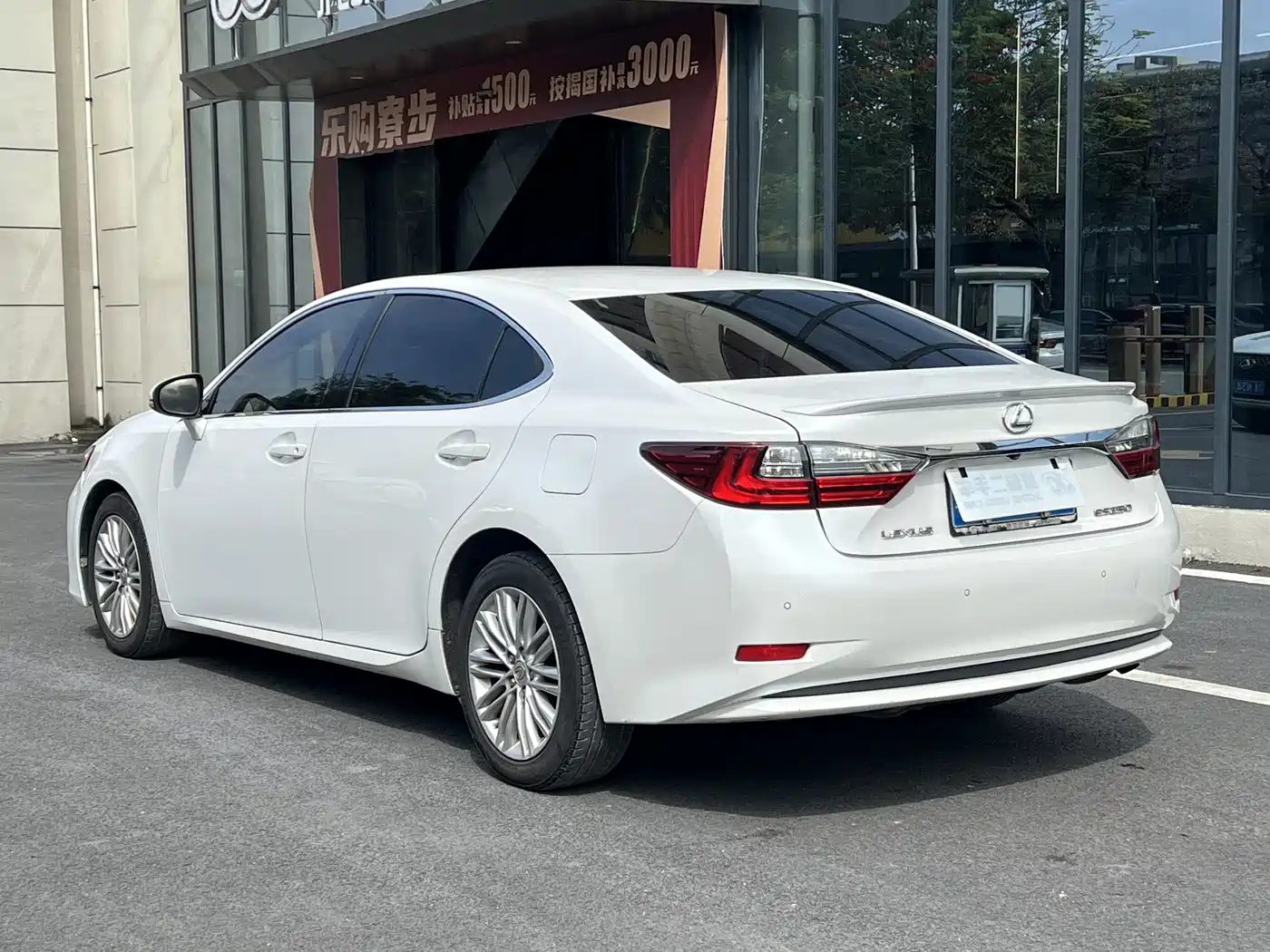Lexus ES 2015 200 Elite Edition фото 2