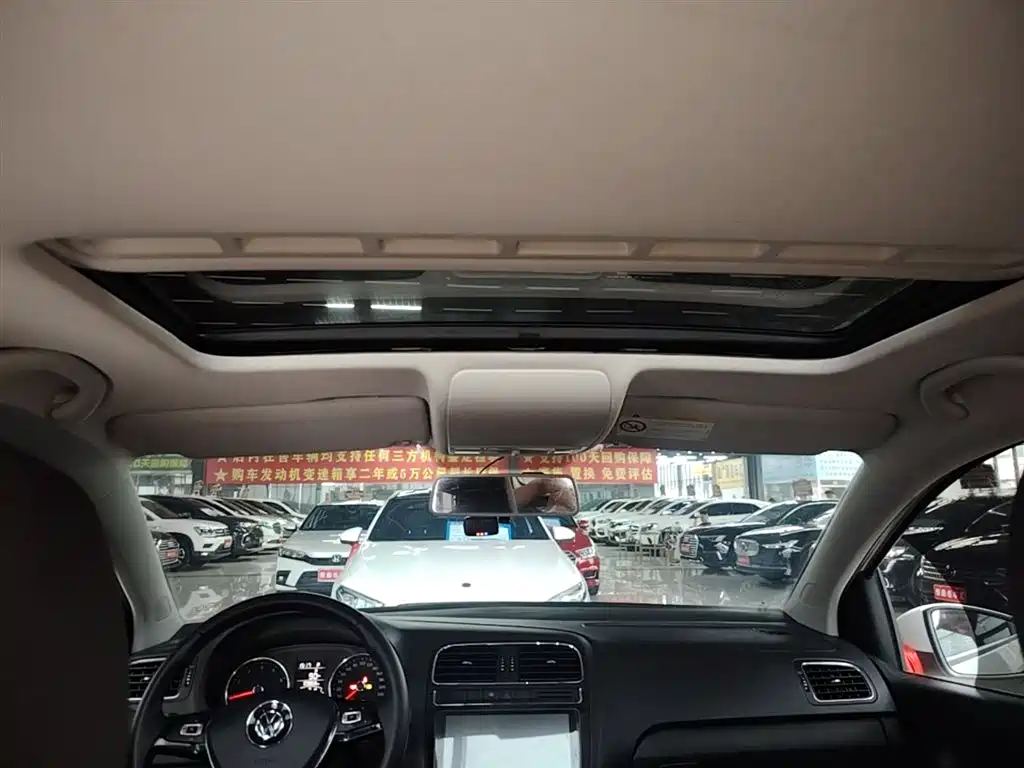 Volkswagen Polo 2016 1.6L Automatic Comfort фото 17