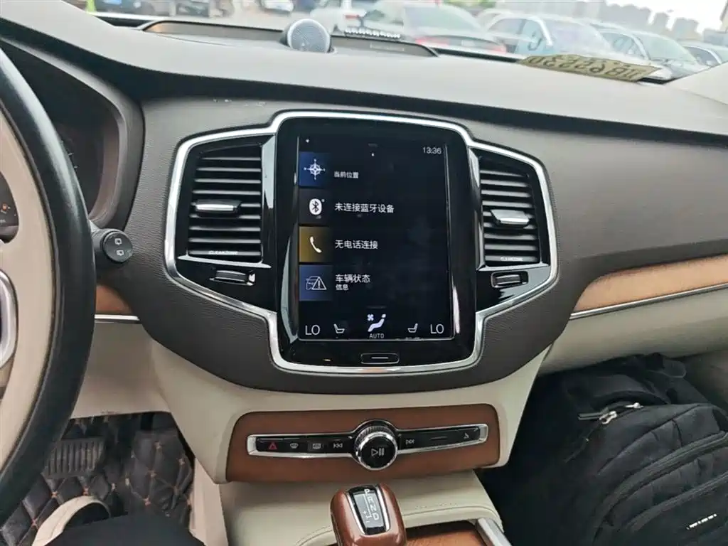 Фото 13 - Volvo XC90