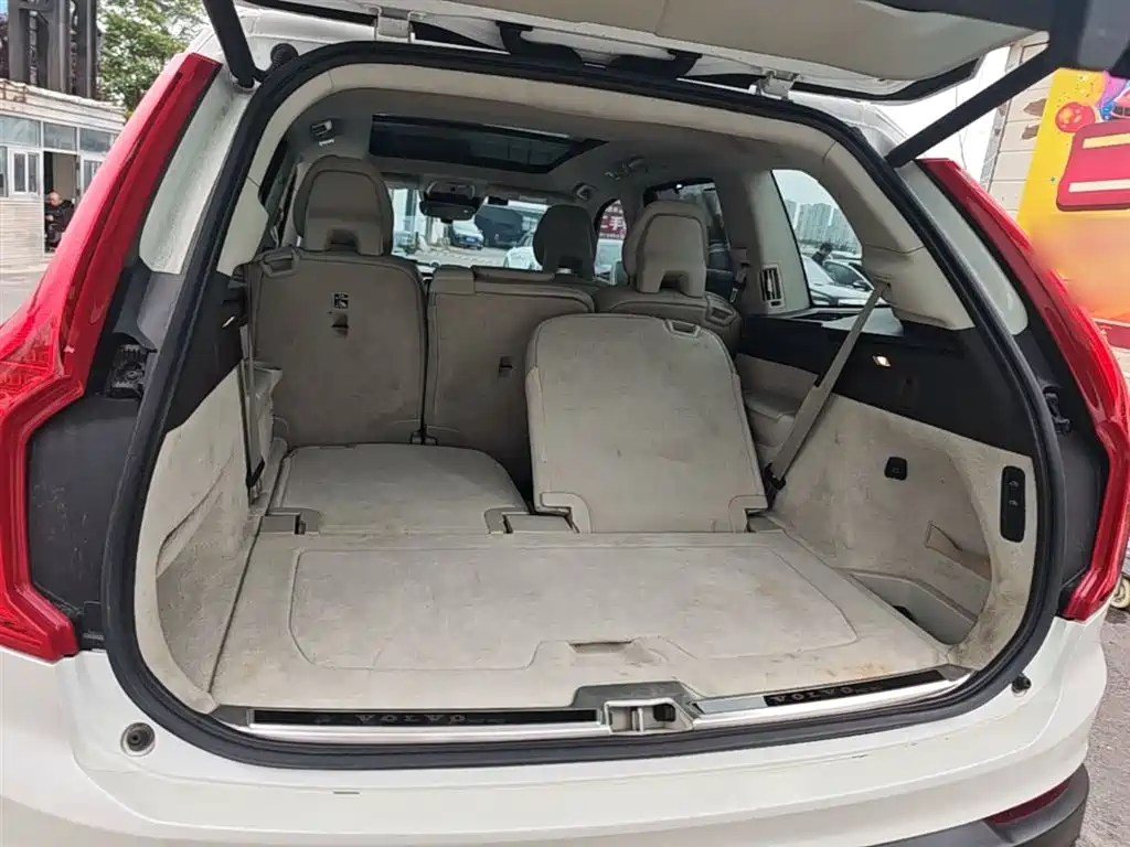 Фото 19 - Volvo XC90
