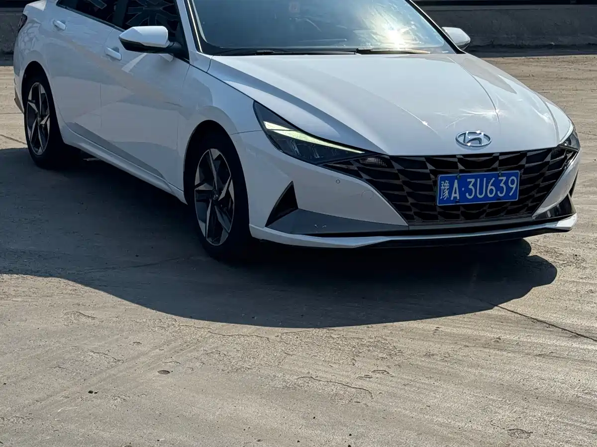 Hyundai Elantra 2023 Model 1.5L CVT LUX Premium Edition фото 3