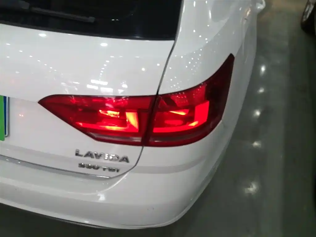 Volkswagen Lavida Tour 2017 230TSI DSG Comfort Edition фото 8