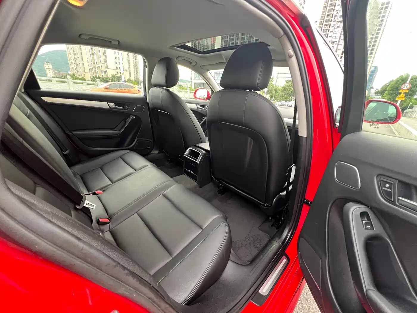 Фото 8 - Audi A4L