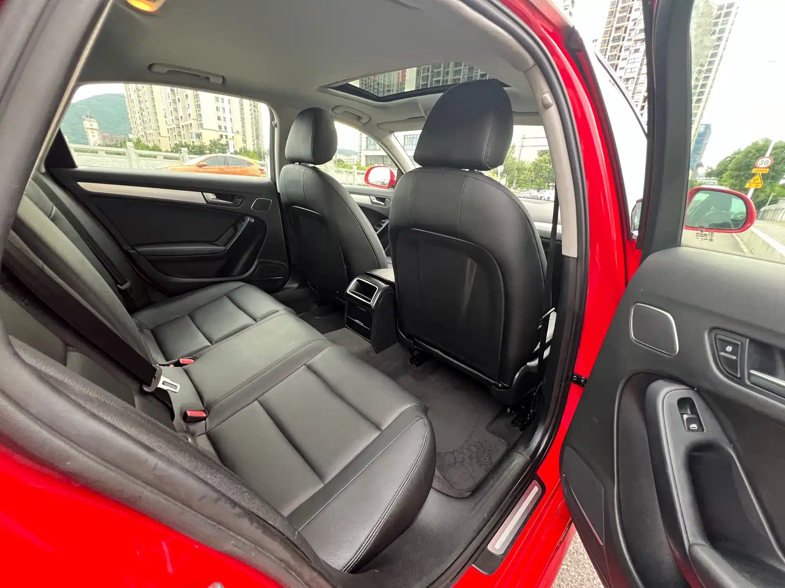 Фото 8 - Audi A4L