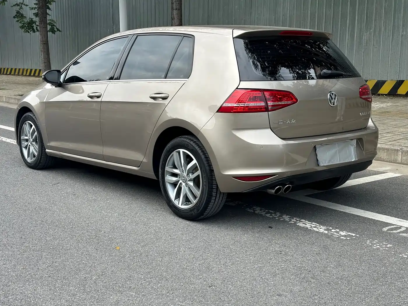 Фото 15 - Volkswagen Golf