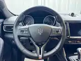 Photo 31 - Maserati Levante