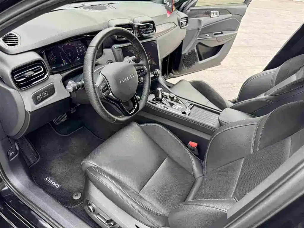 Lynk & Co 03 2021 2.0TD Auto Jin Champion Edition фото 11