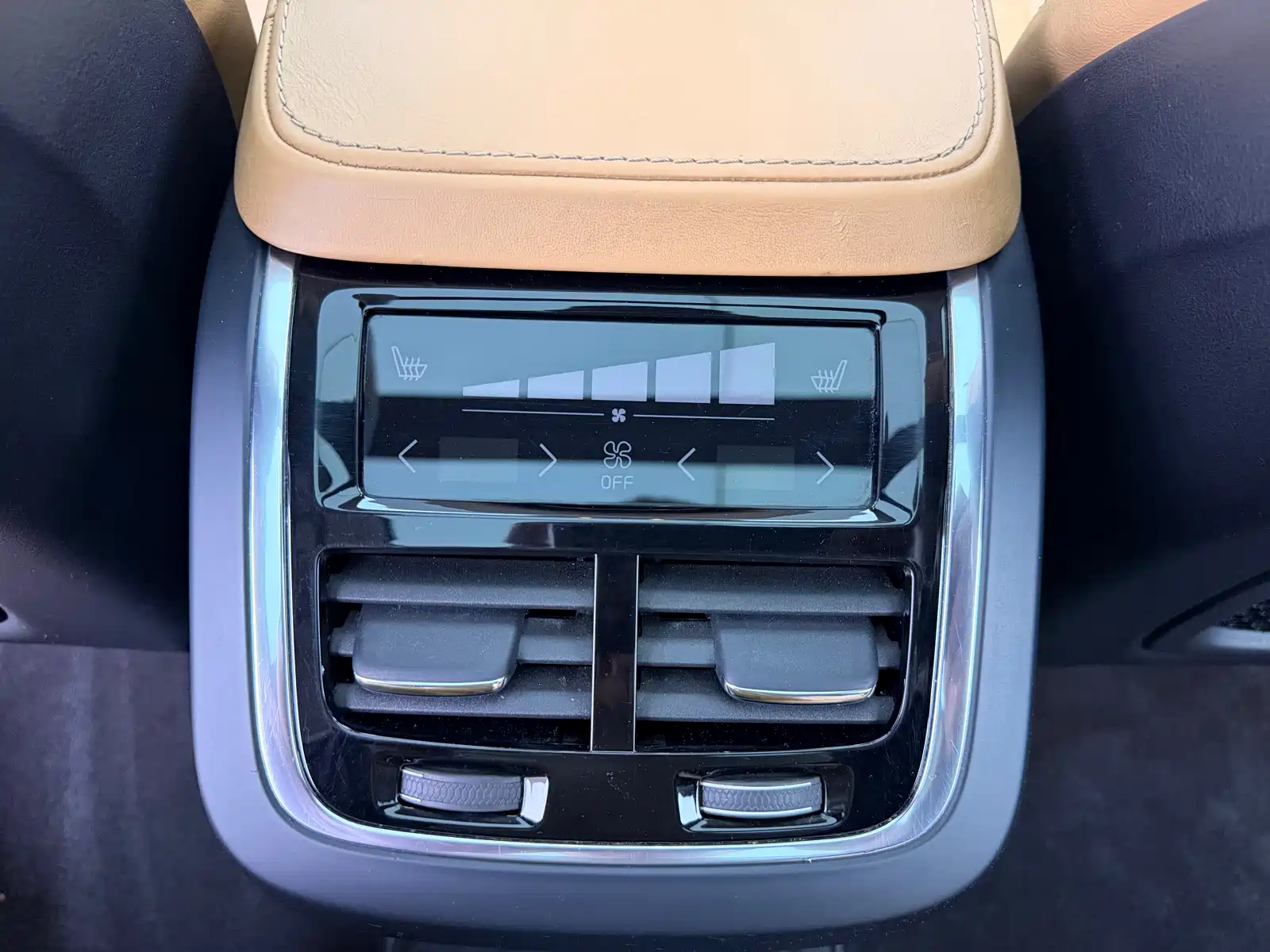 Photo 18 - Volvo XC90