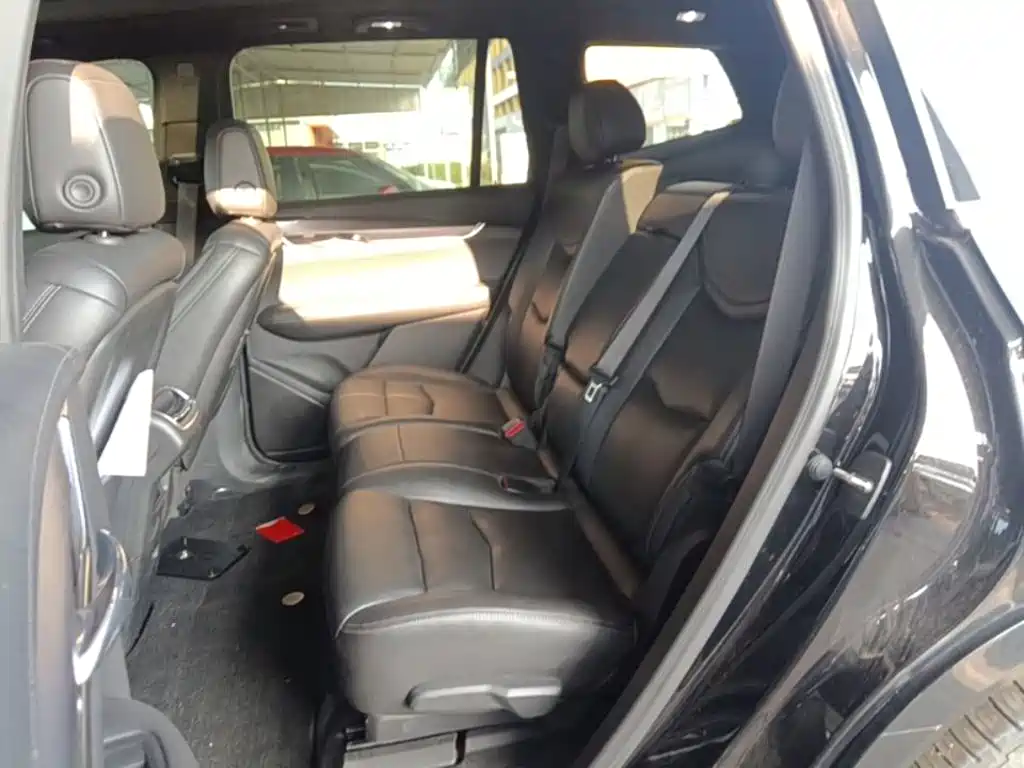 Фото 17 - Cadillac XT6