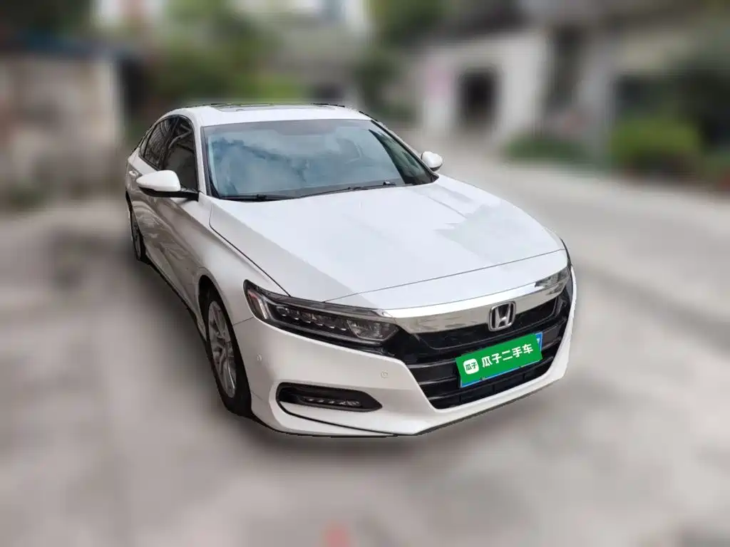 Фото 24 - Honda Accord