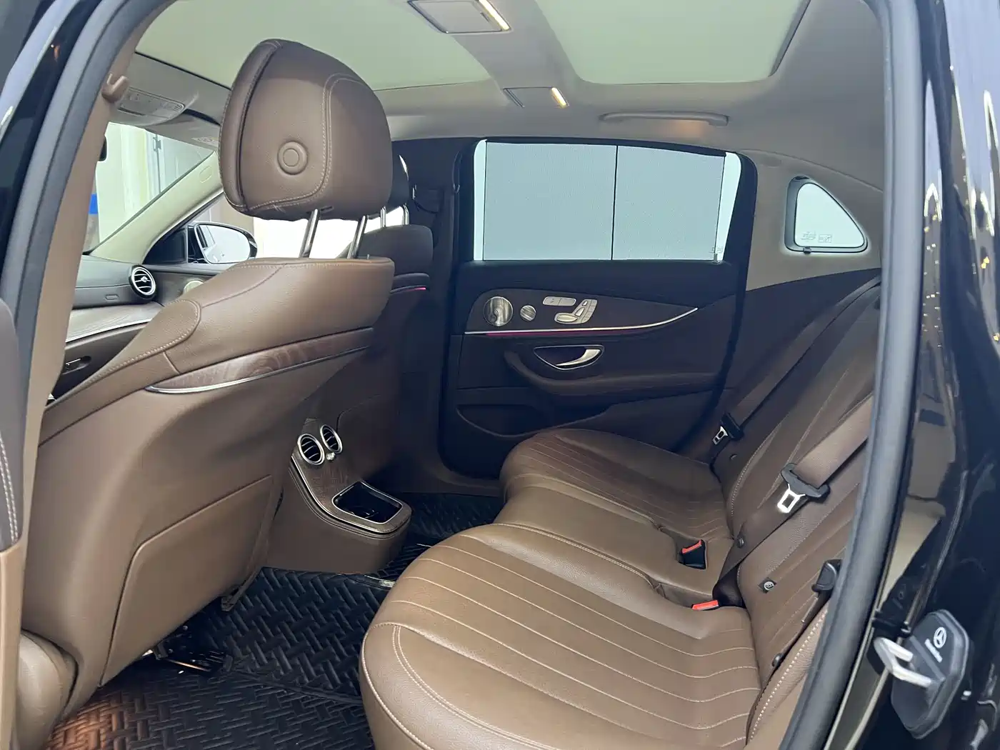 Mercedes-Benz E-Class 2023 Facelift E 300 L Luxury фото 8