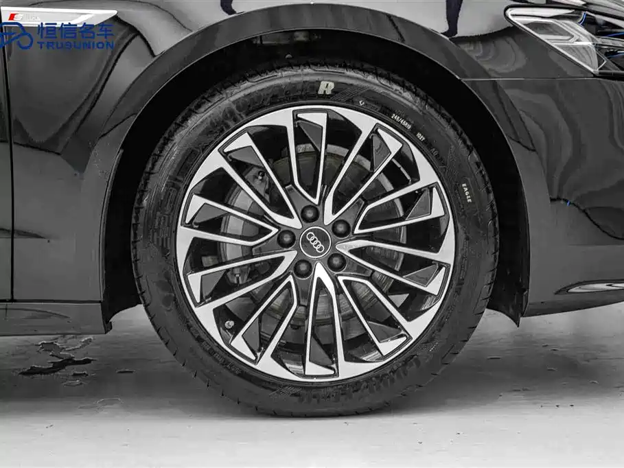 Audi A7L 2024 45 TFSI Luxury фото 11
