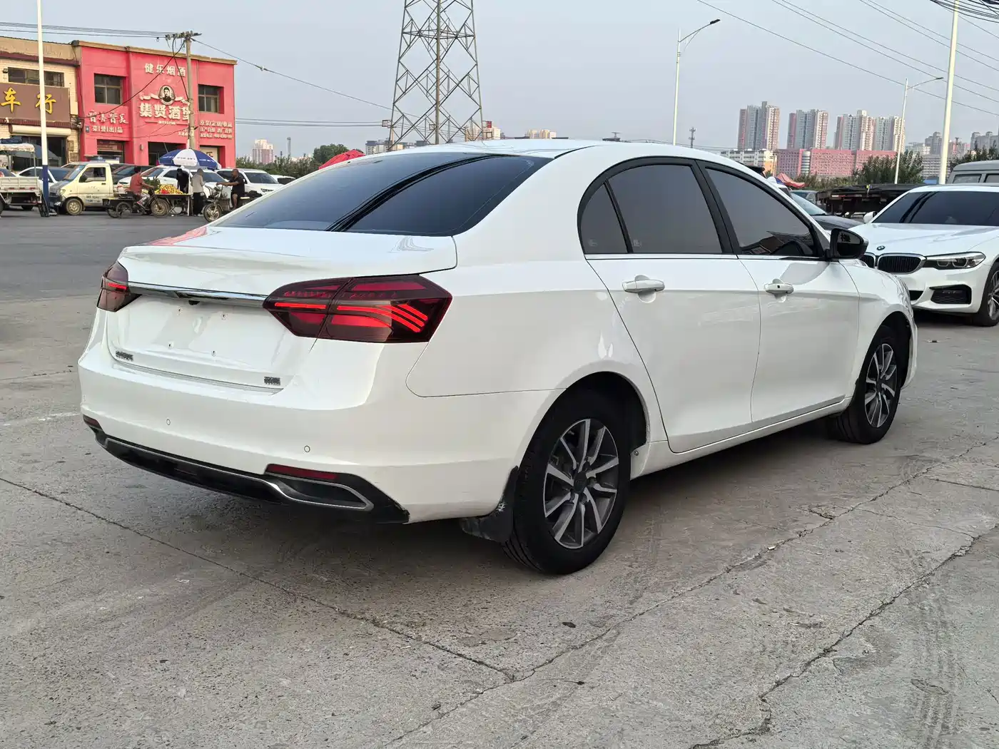 Фото 4 - Geely Emgrand