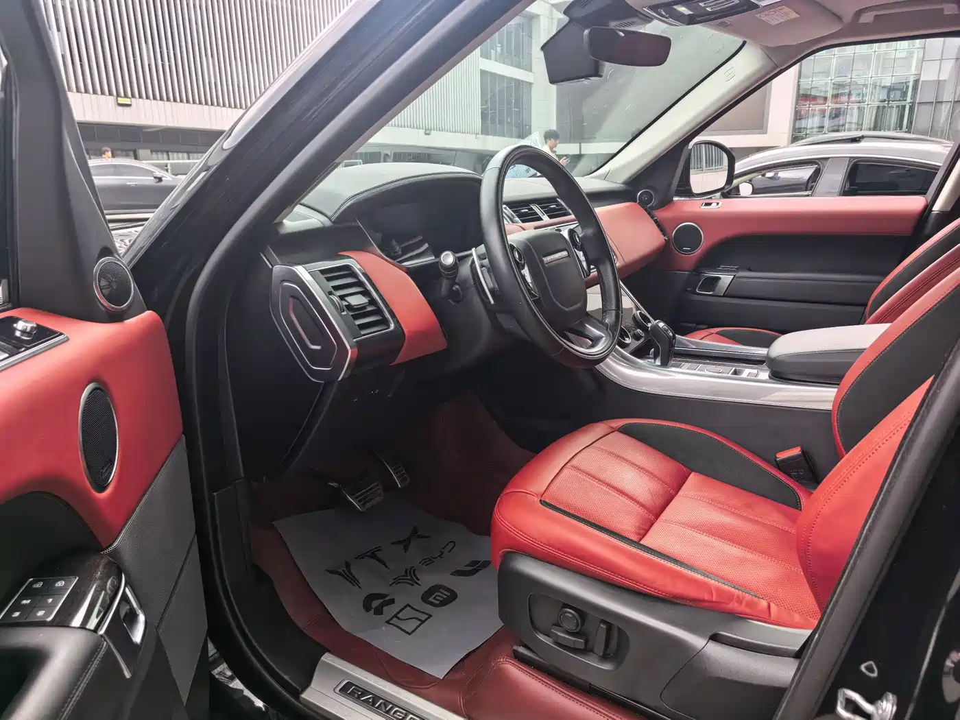 Land Rover Range Rover Sport 2022 3.0 L6 Gloss Black Edition фото 10