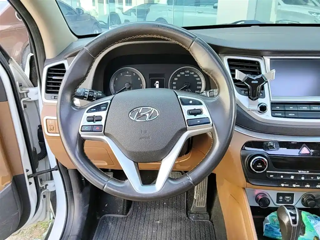 Hyundai Tucson 2015 1.6T Dual Clutch 2WD Smart фото 11