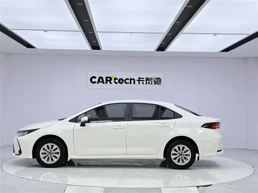 Toyota Corolla 2019 1.2T S-CVT GL Pioneer Edition фото 8