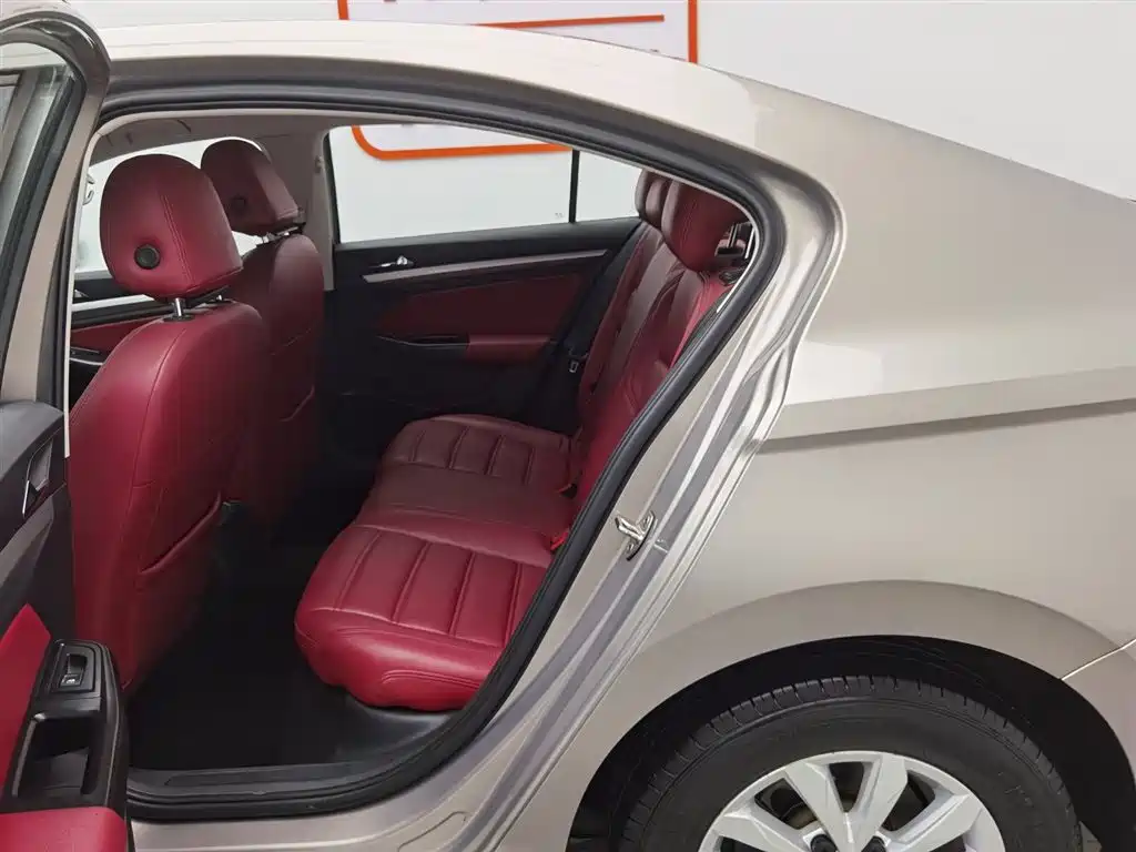 Volkswagen Bora 2019 1.5L Auto Fashion Model фото 15