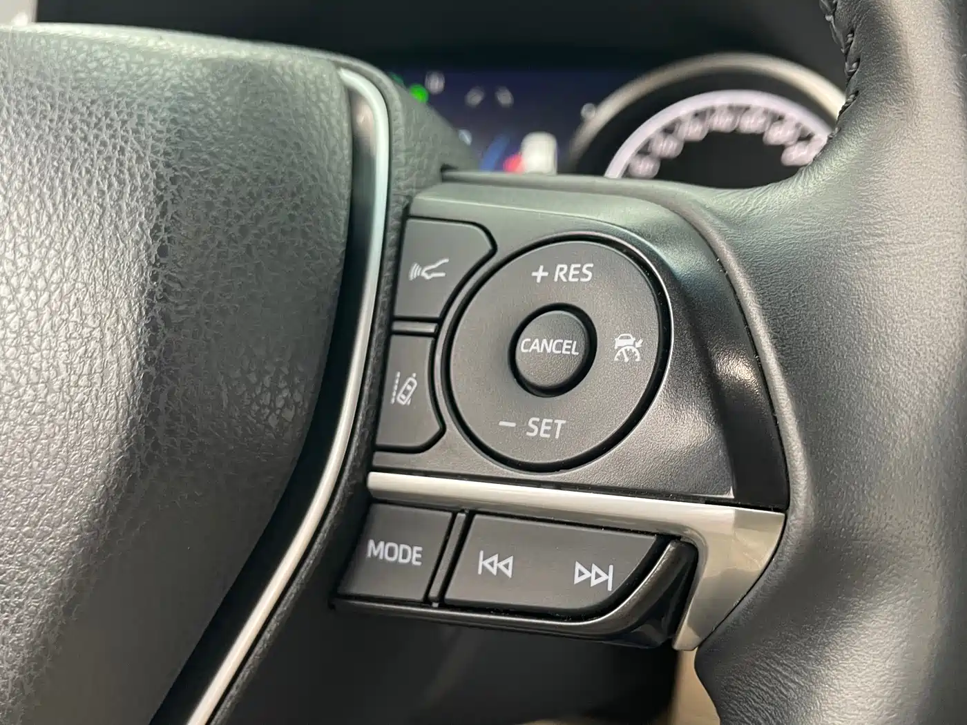 Toyota Camry 2018 Hybrid 2.5HG Luxury Edition фото 17