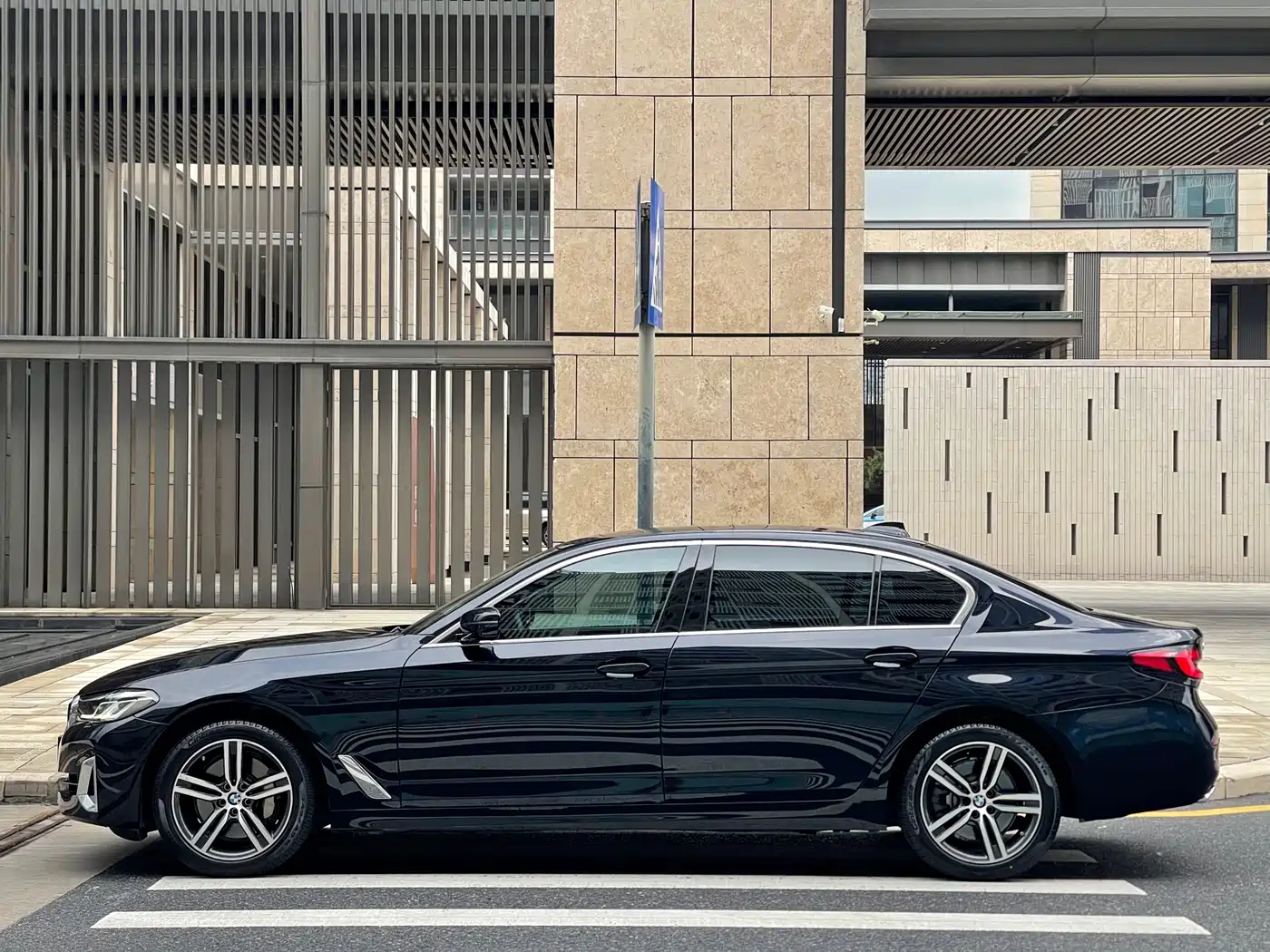 BMW 5 Series 2022 530Li Leading Luxury Package фото 4