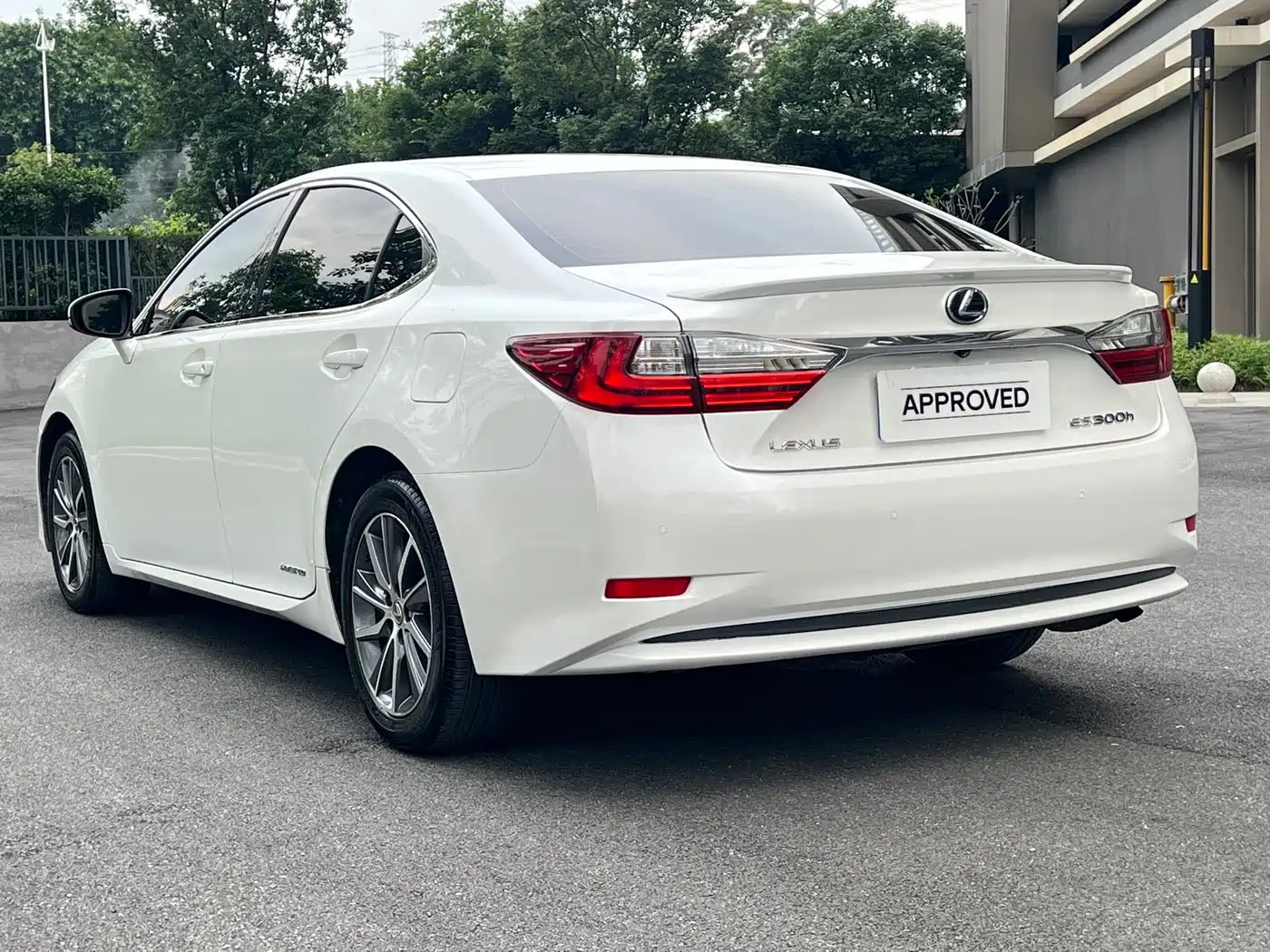 Lexus ES 2015 300h Comfort Edition фото 6