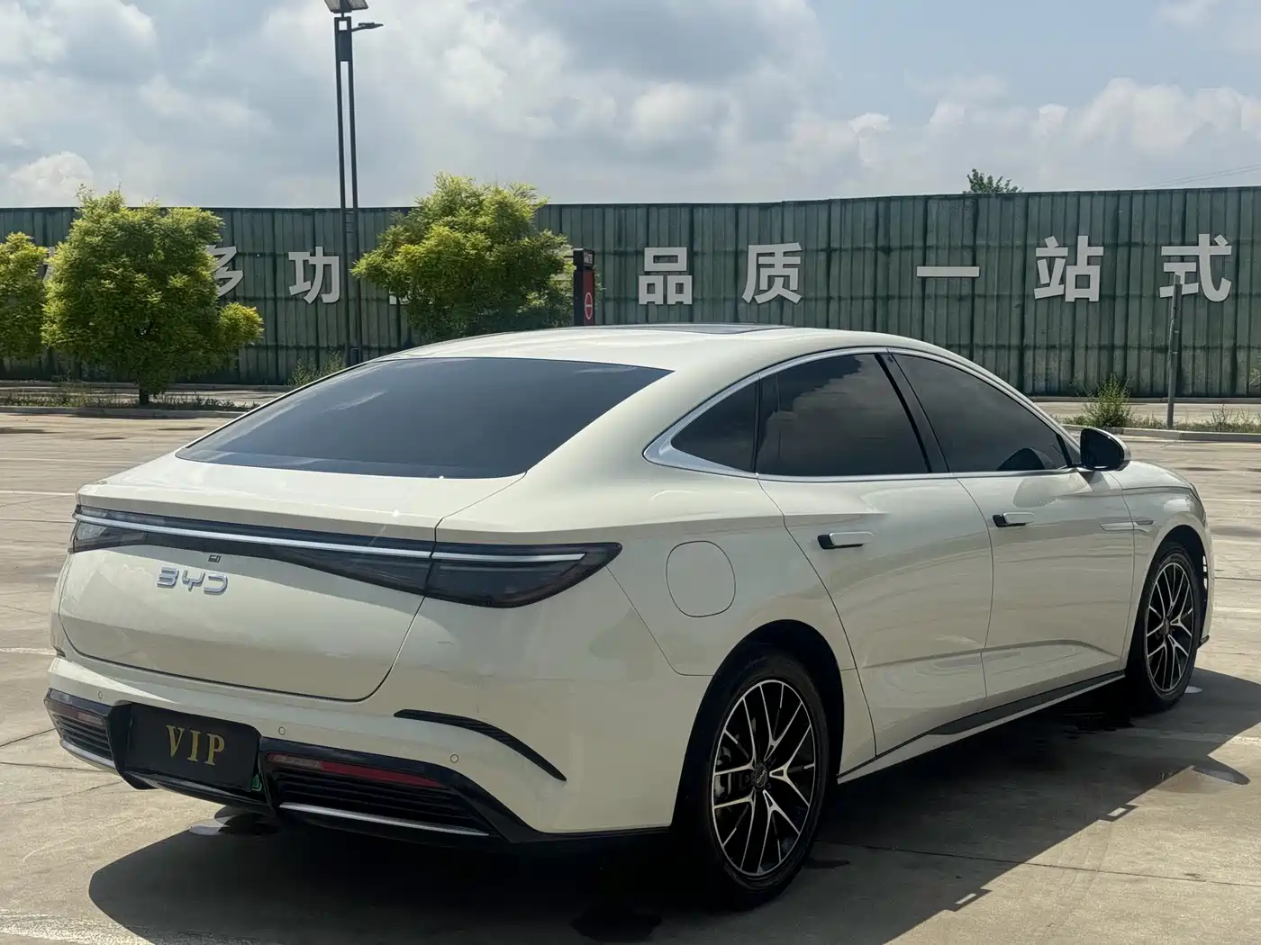 BYD Seal 2024 Glory Edition DM-i 1.5L 121km Luxury фото 18