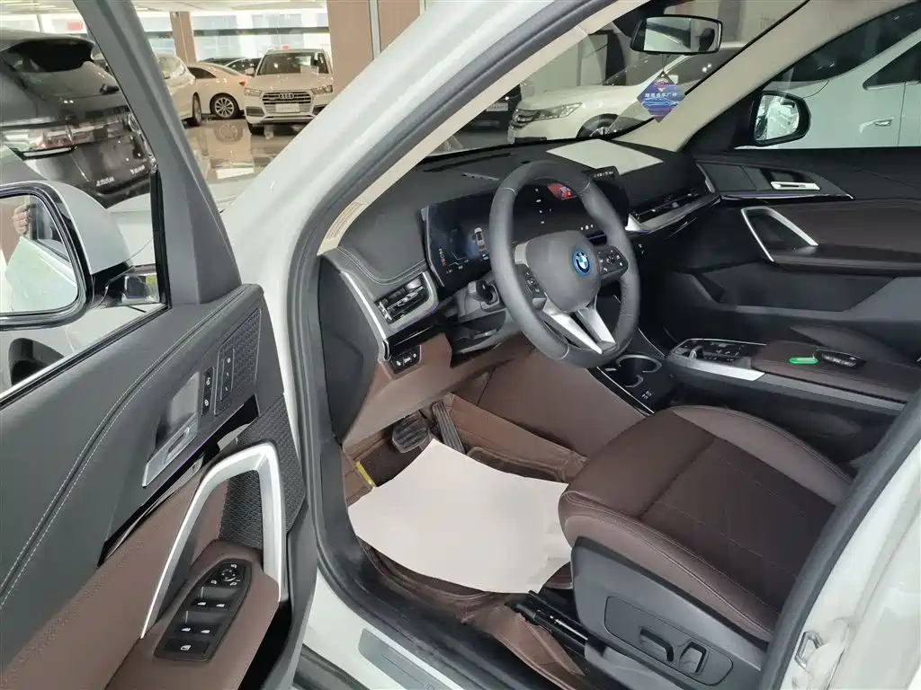 BMW iX1 2023 eDrive25L X Design Package фото 16