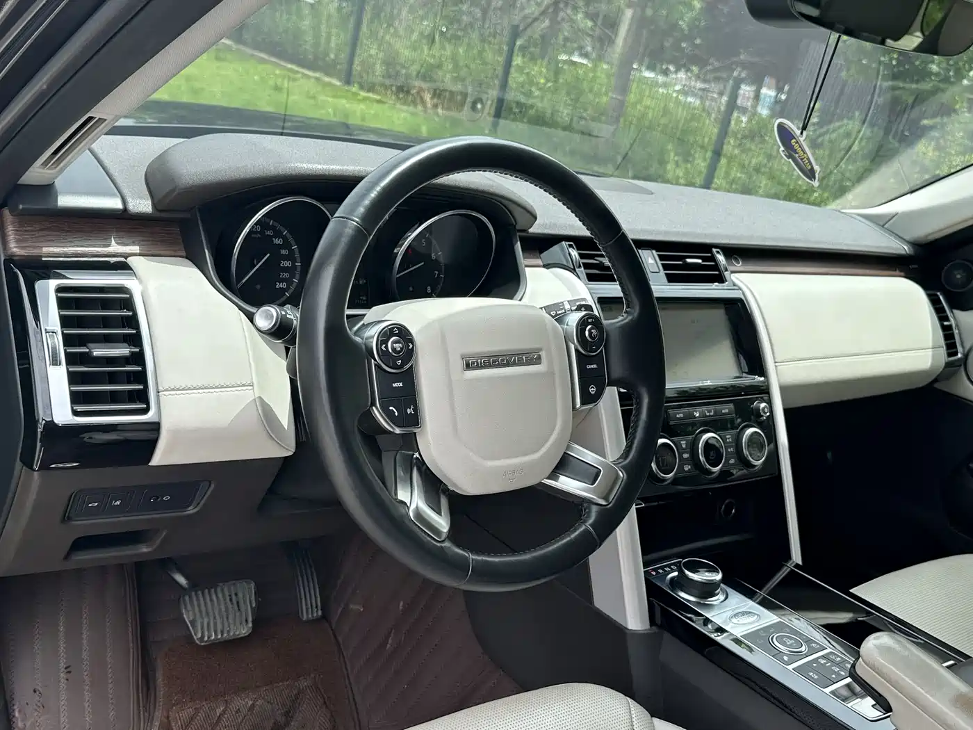 Land Rover Discovery 2017 3.0 SC V6 HSE LUXURY фото 12