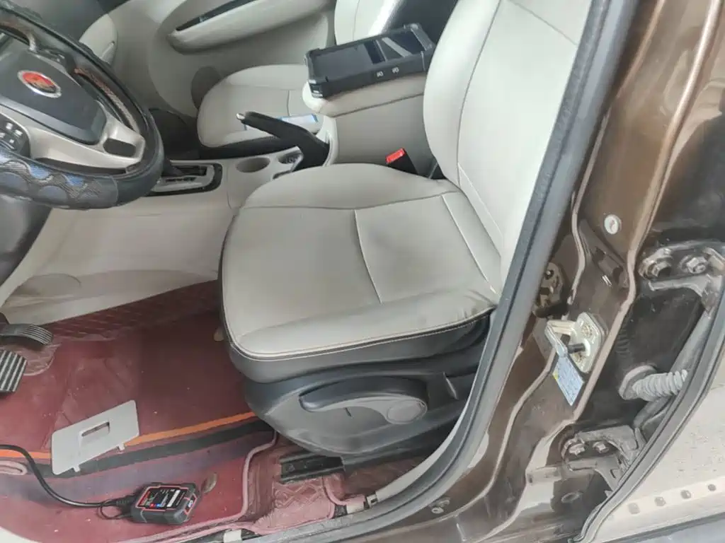 Dongfeng Fengxing Joyear XV 2016 2015 1.6L CVT Luxury
