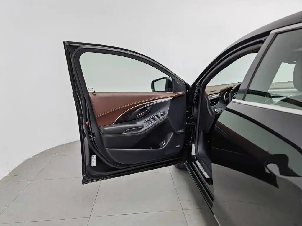Фото 8 - Buick LaCrosse