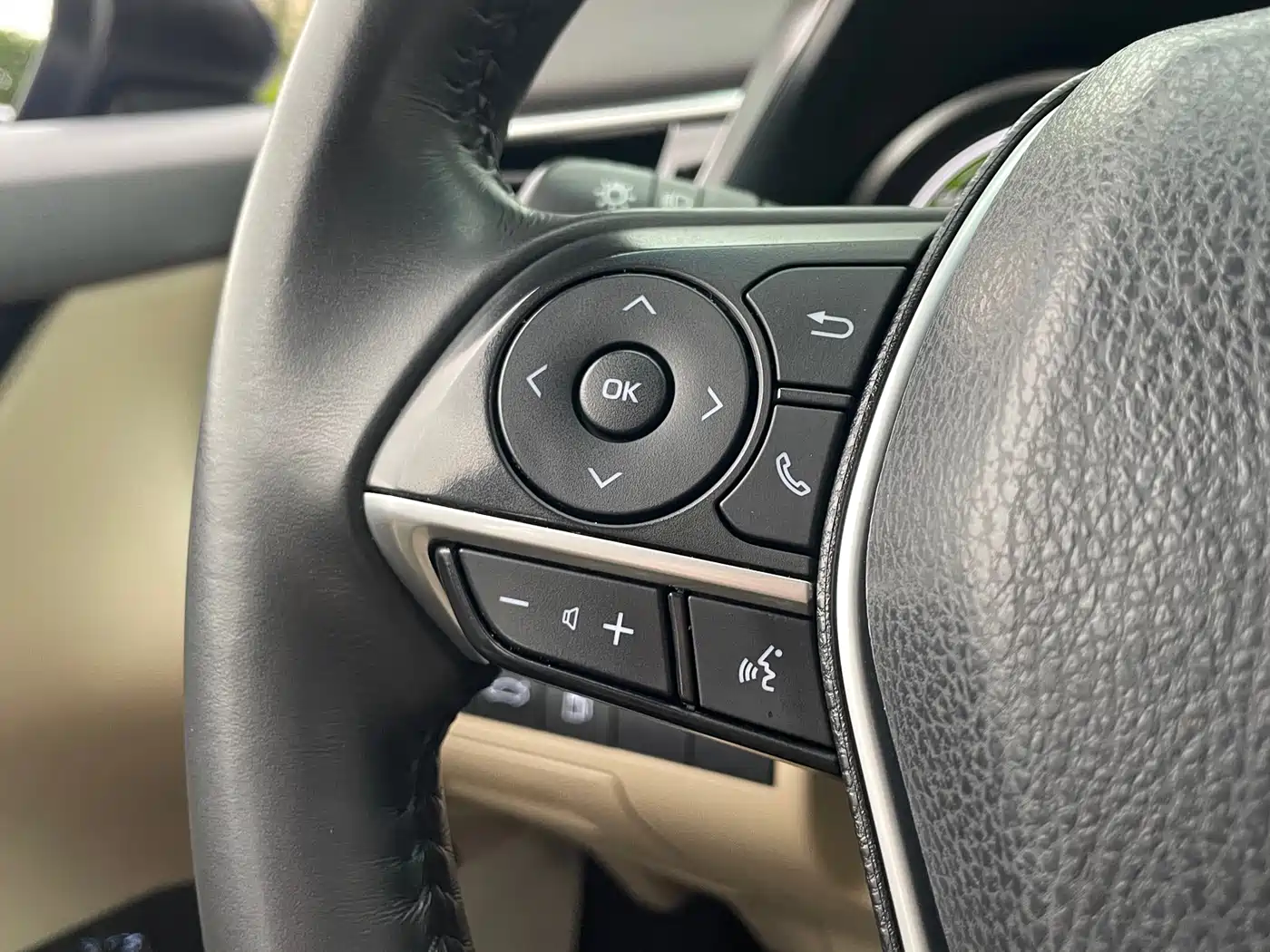 Toyota Camry 2018 Hybrid 2.5HG Luxury Edition фото 16