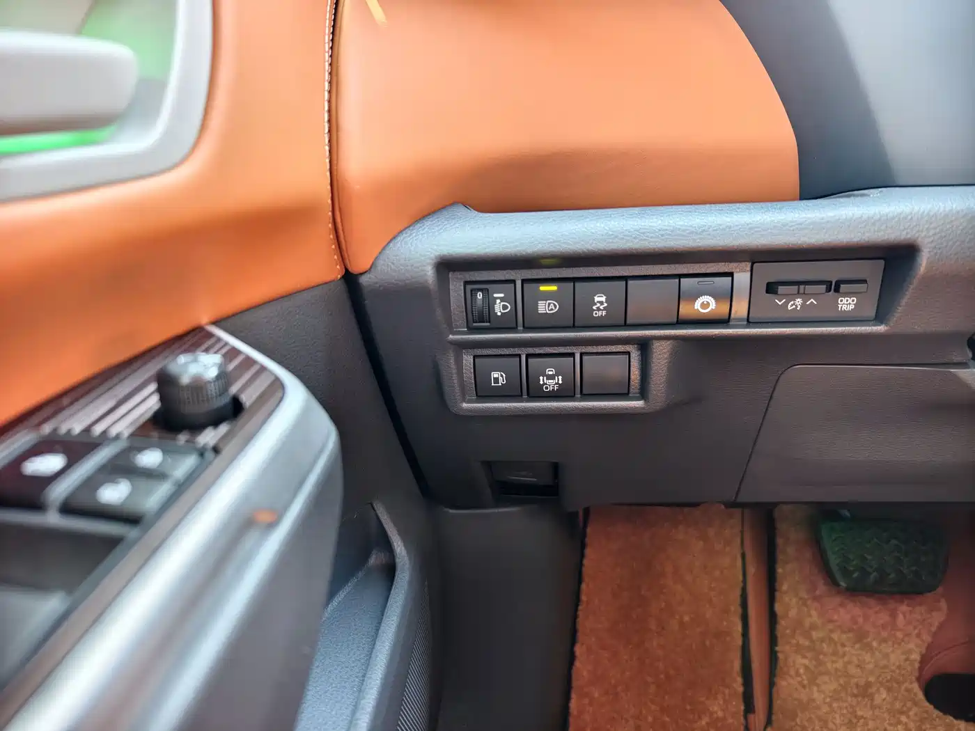 Toyota Granvia 2024 2.5L Hybrid Comfort фото 10