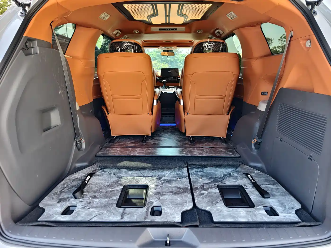 Toyota Granvia 2024 2.5L Hybrid Comfort фото 21