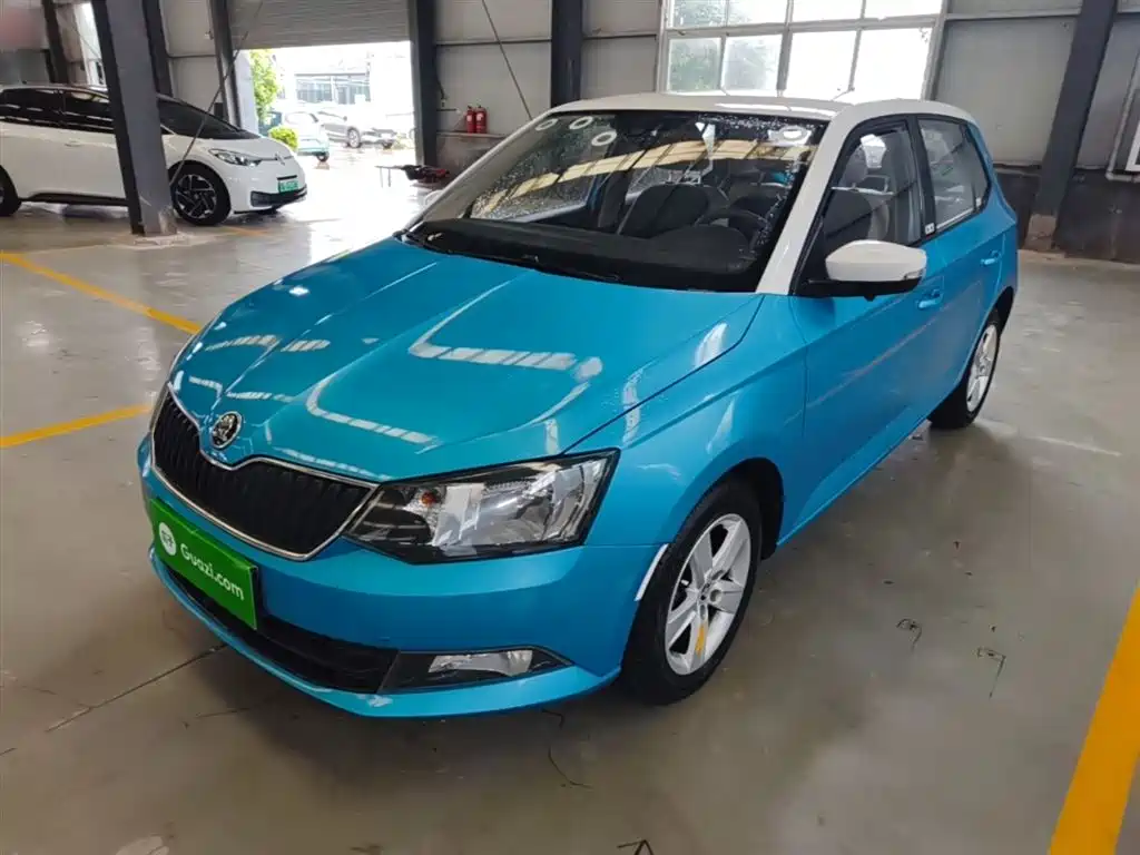 Škoda Fabia 2015 1.4L Automatic Pioneer Edition фото 2