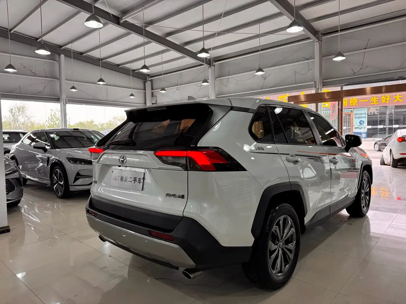 Toyota RAV4 Rongfang 2023 2.0L CVT 2WD Fashion Edition фото 4